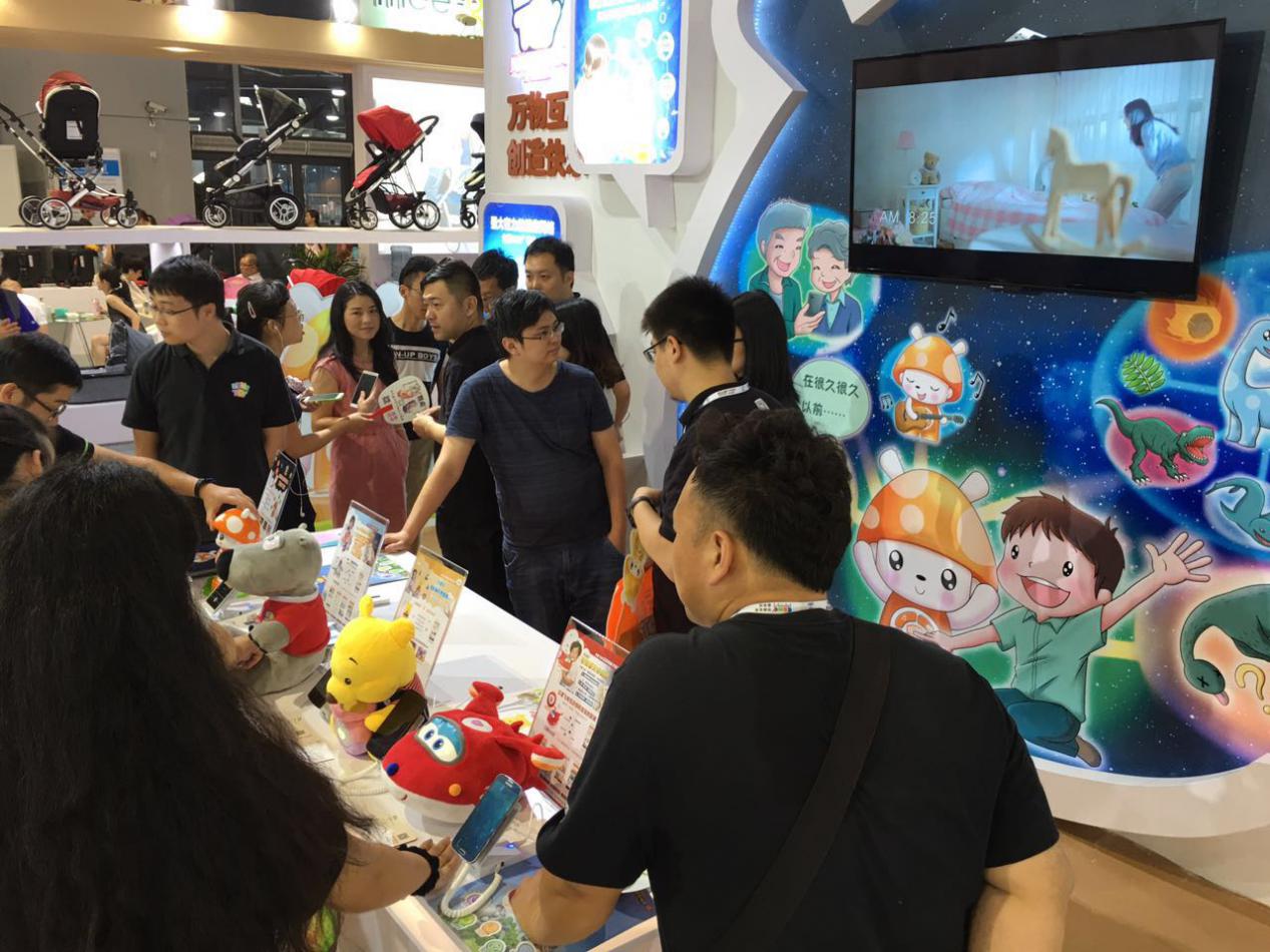 上海孕婴童展人气王：贝美百元级早教陪伴机器人(图2)