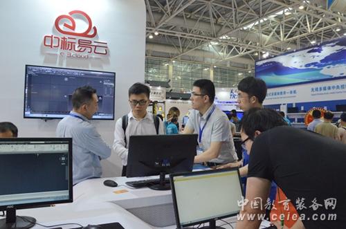 芯光云携光纤云终端新品亮相第72届教育装备展(图2)
